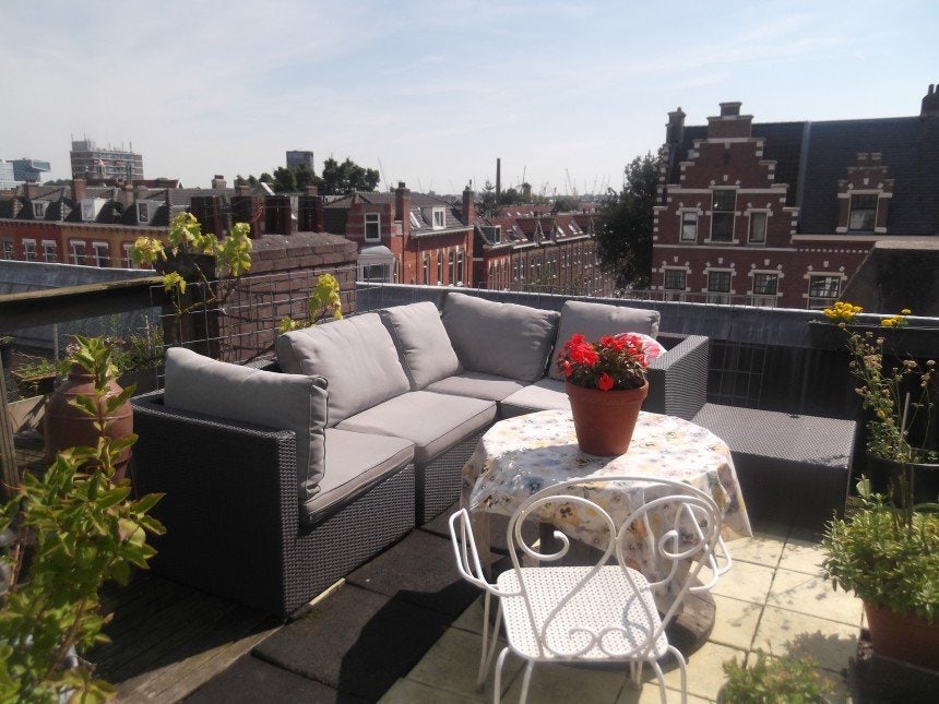 terrace at Bed, Brood en Eieren
