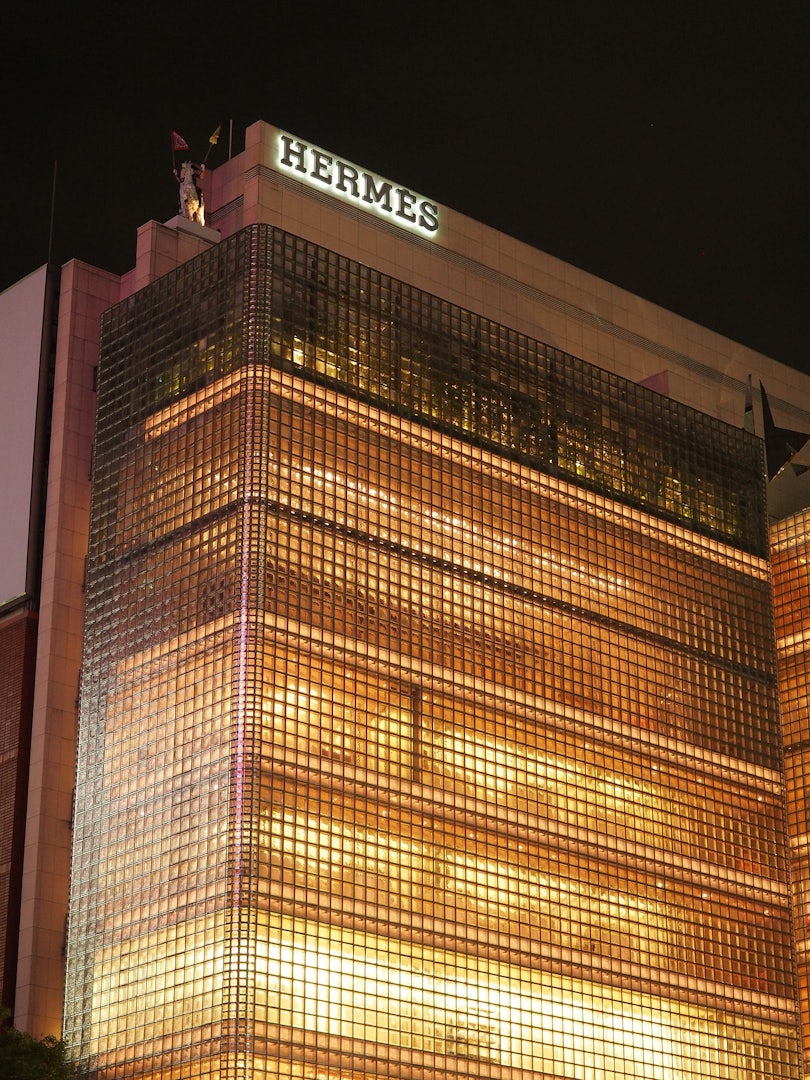 Maison Hermès by night