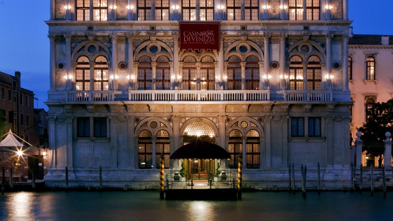 exterior of Palazzo Loredan Vendramin