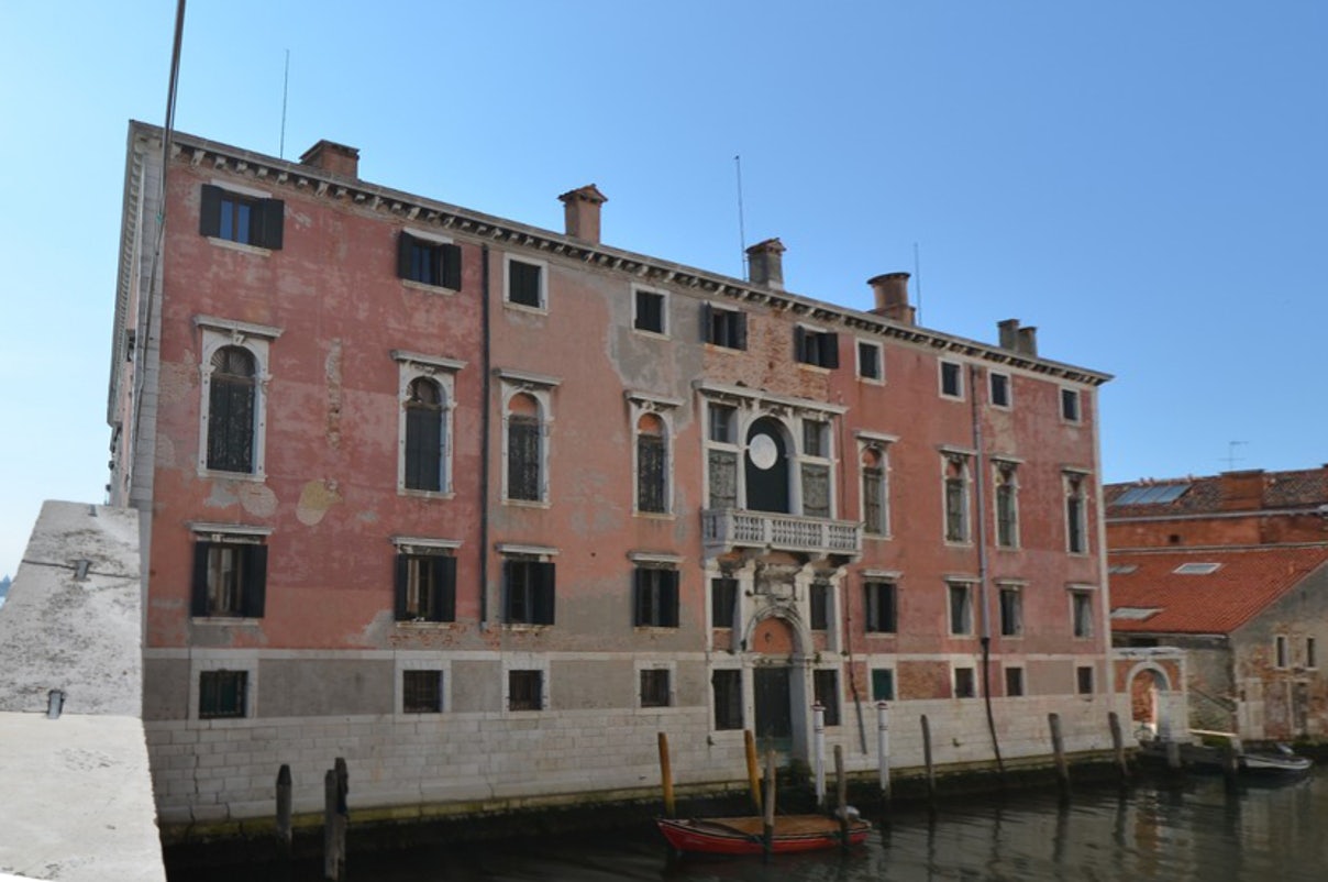 front side of Palazzo Donà dalle Rose