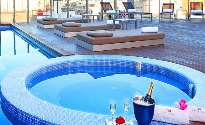 the Skybar and pool at Axel hotel