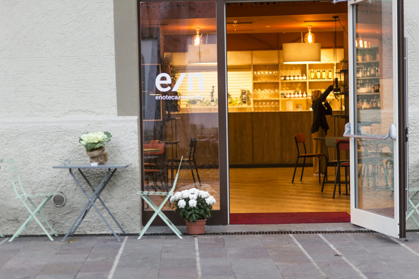 Milan - e/n enoteca naturale - wine bar entrance view