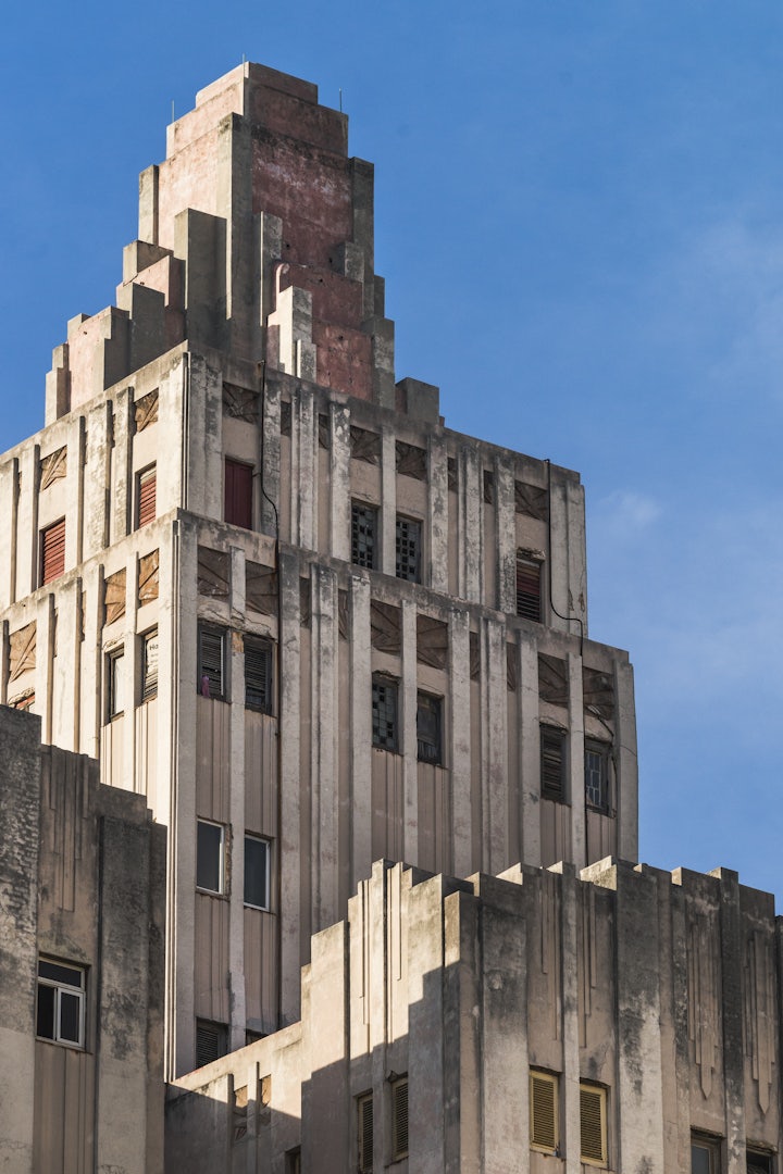 exterior of Edificio Lopez Serrano