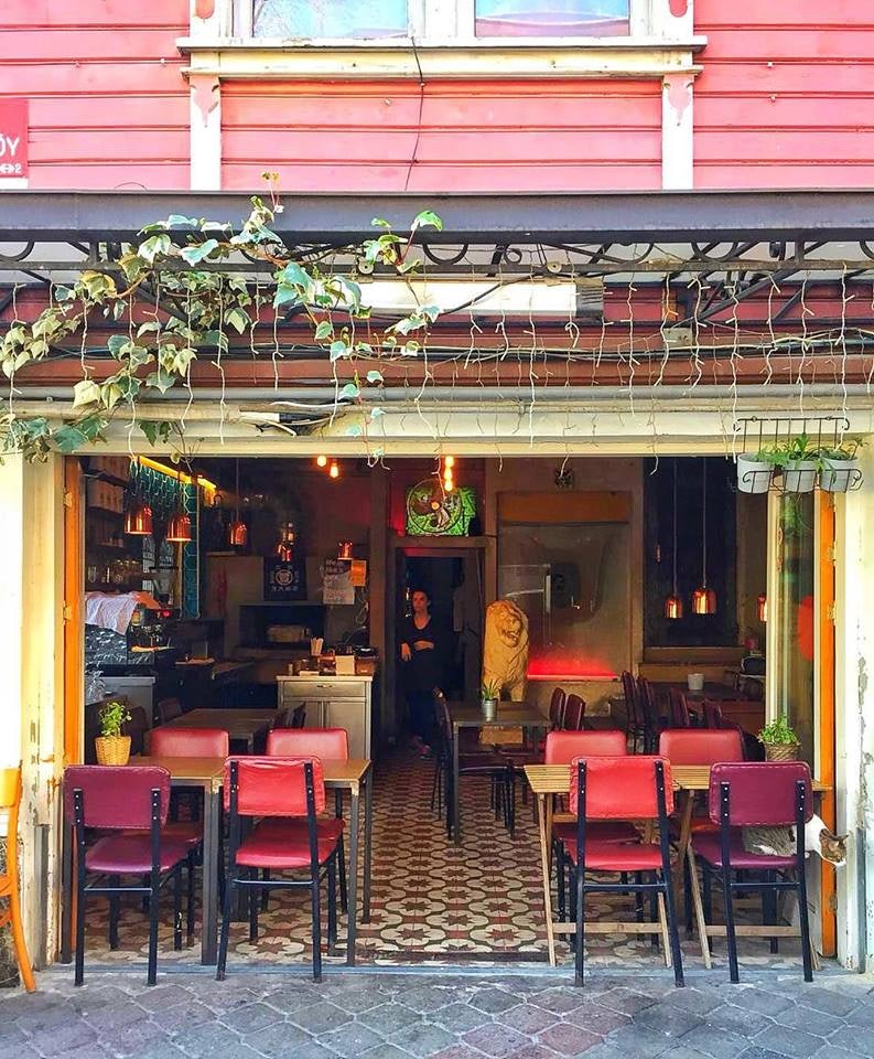 terrace of Bar Luzia