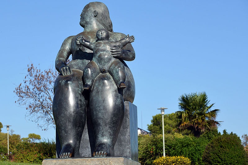 Maternidade statue at the Jardim Amalia Rodrigues