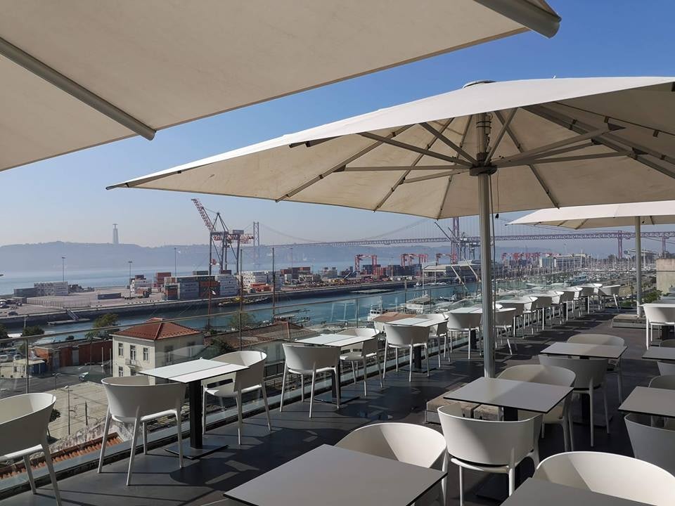 rooftop bar Le Chat in Lisbon