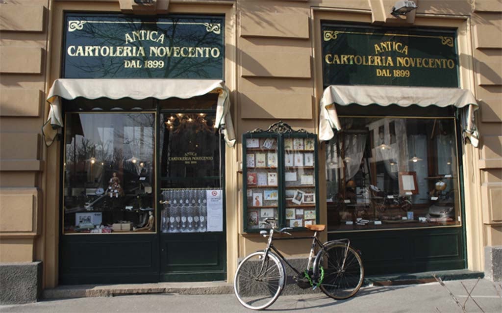 window of Antica Cartoleria Novecento dal 1899