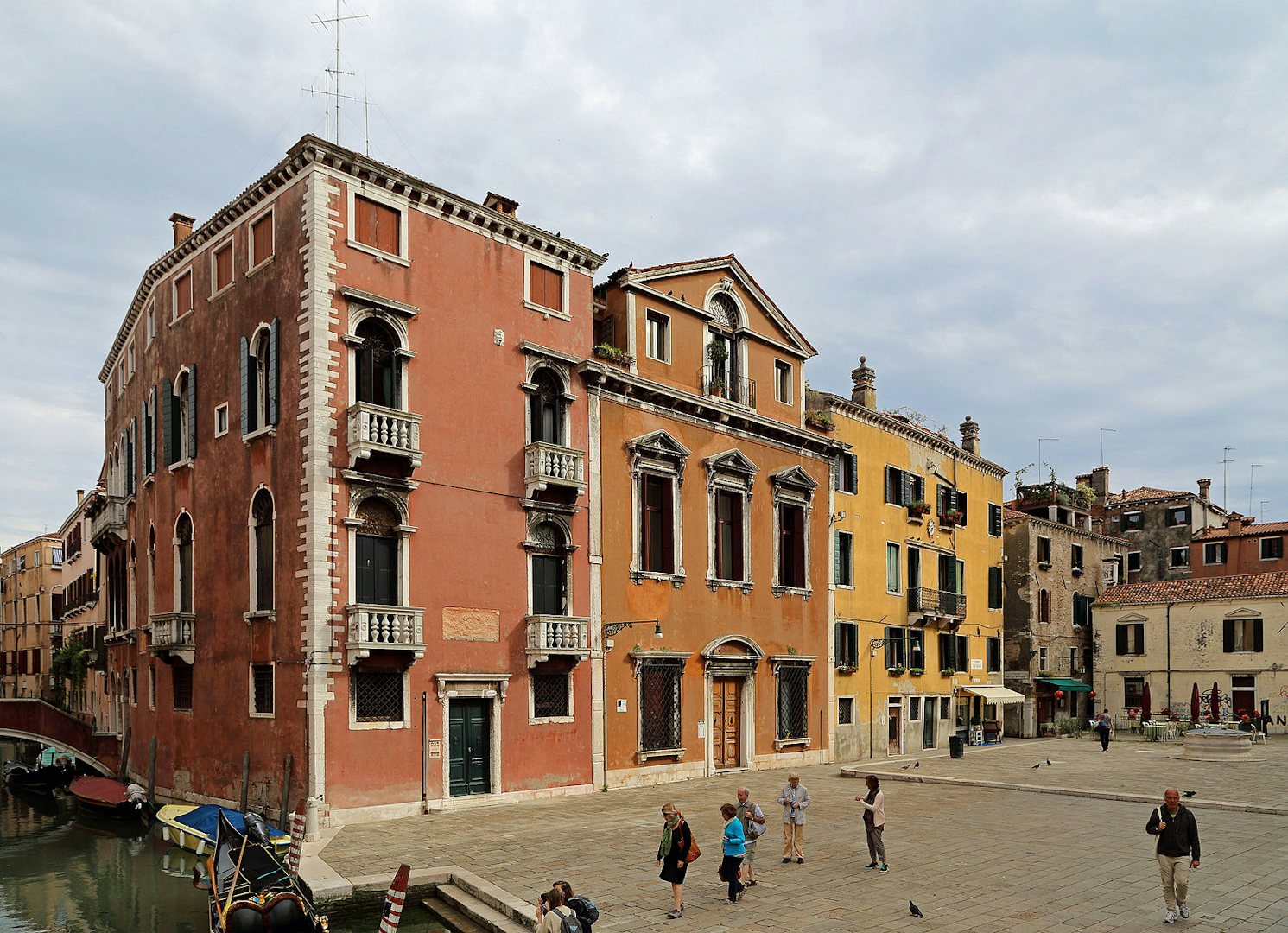 the Campo dei Frari and building in Venice