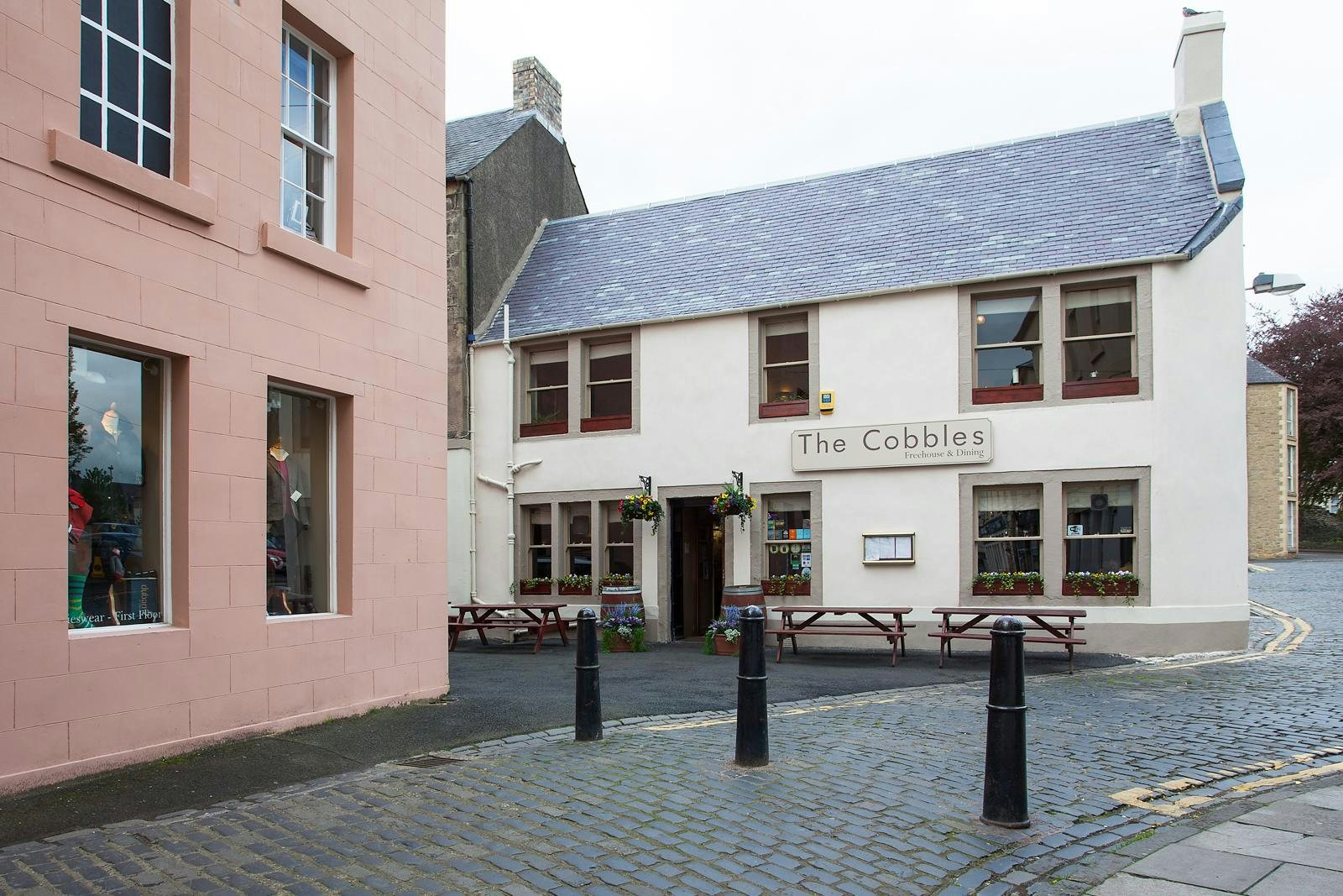 exterior of The Cobbles inn in Kelso