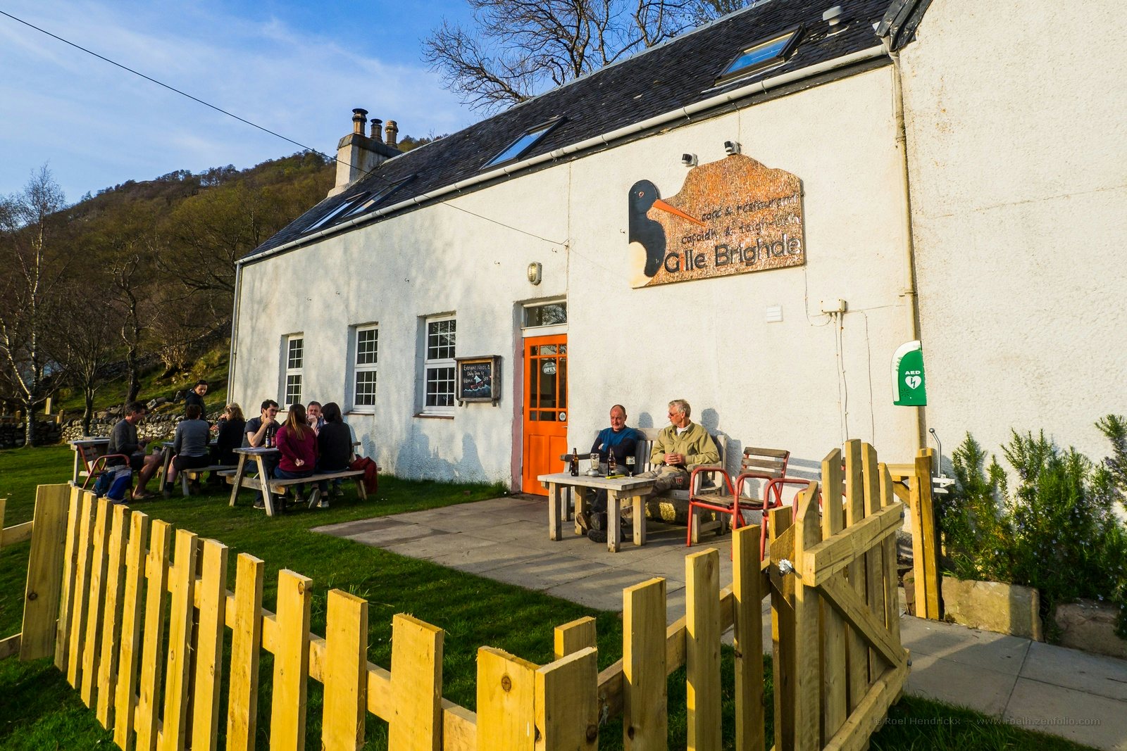 people having a drink in the sun outside at Gille Brighde restaurant