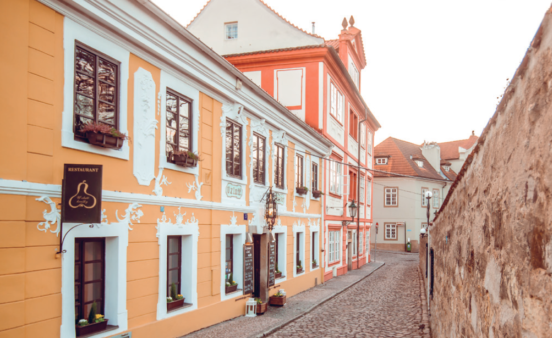 yellow house in Novy Svět street