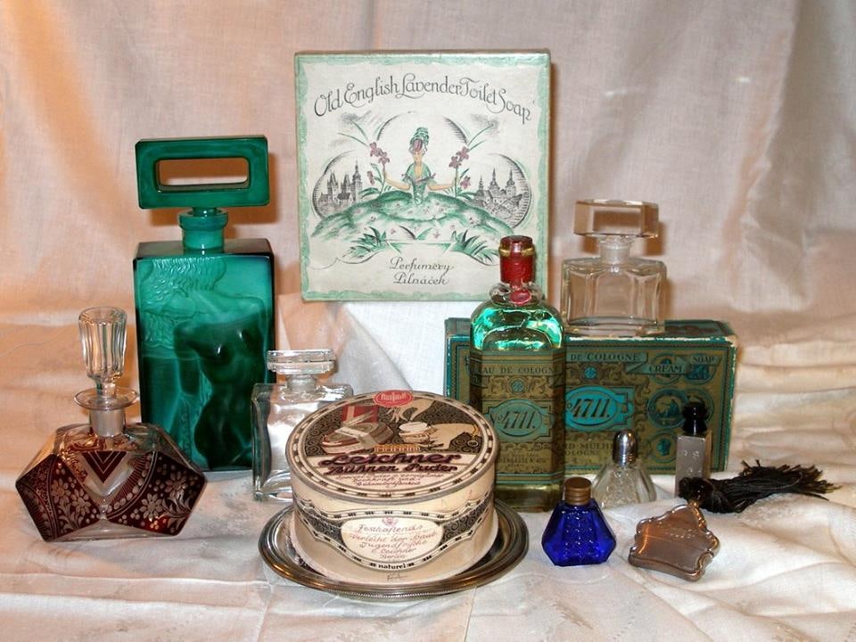 vintage perfume bottles at Antique Ahasver