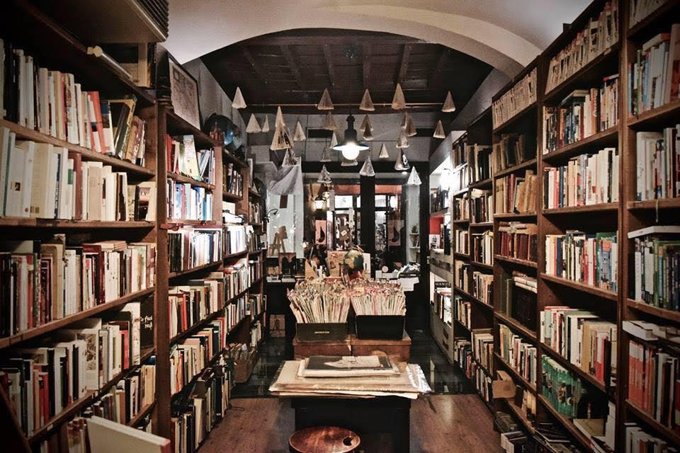 interior of Libreria del Viaggiatore in Rome