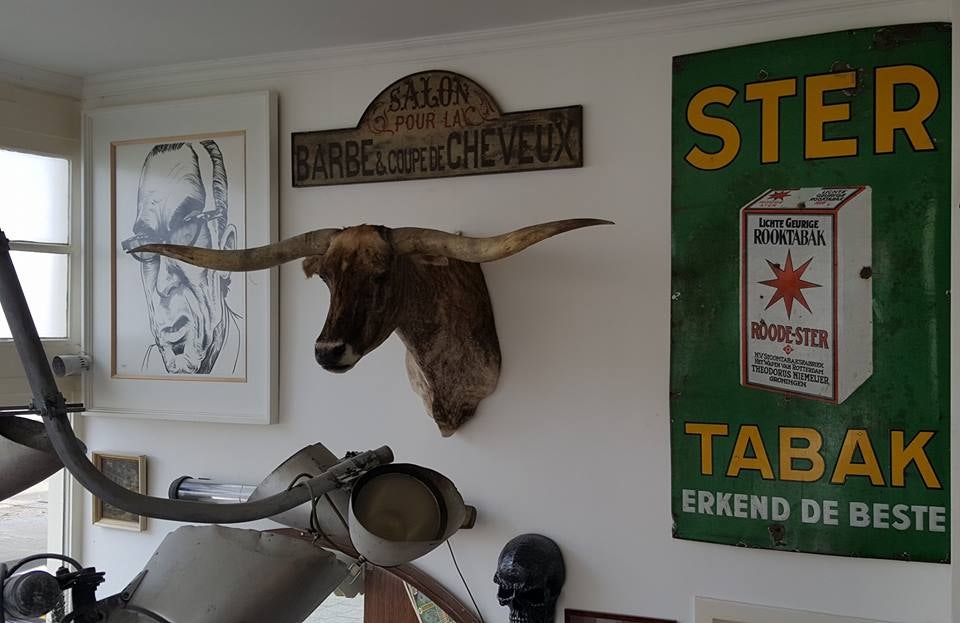 wall decoration at the Rotterdam Barbers