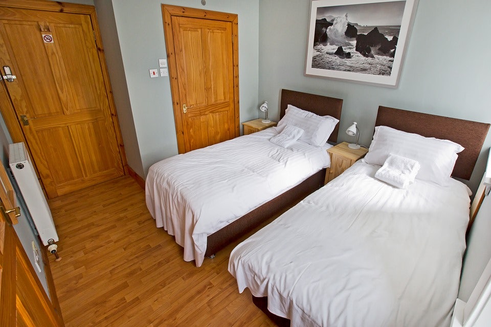 room with wooden floors at the Cleikum Mill Lodge