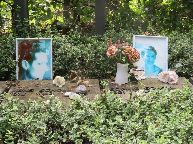 two graves of a couple at Friedhof am Perlacher Forst in Munich