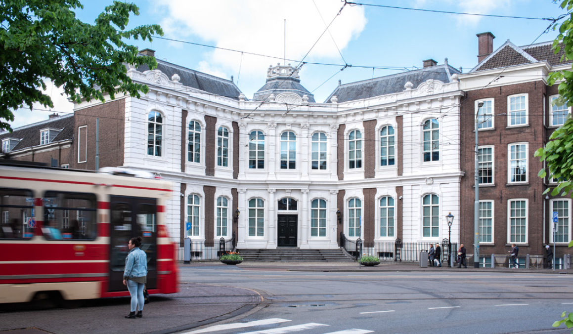 street view of the Kneuterdijk palace 