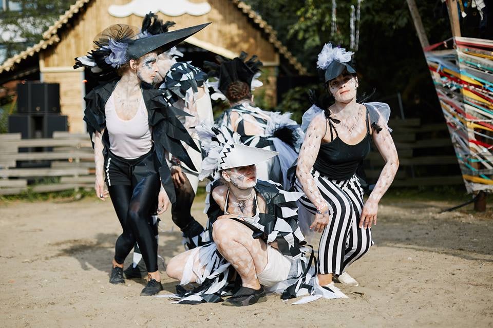 artists dressed up as birds at Vogelball festival Hamburg