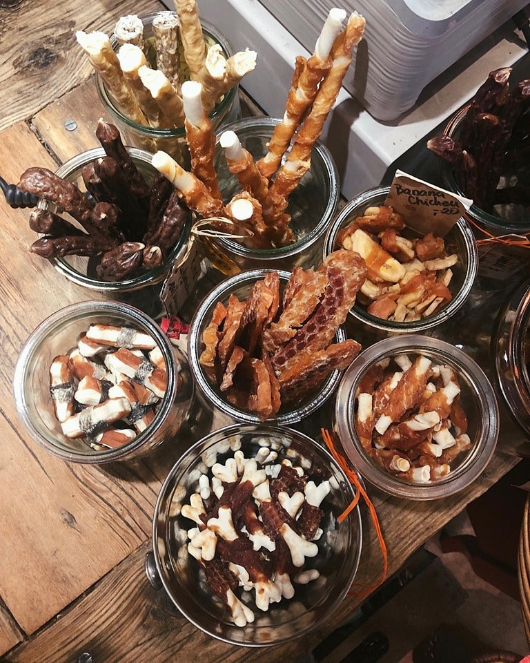 jars stacked with dogs' snacks at Tierbar Hamburg