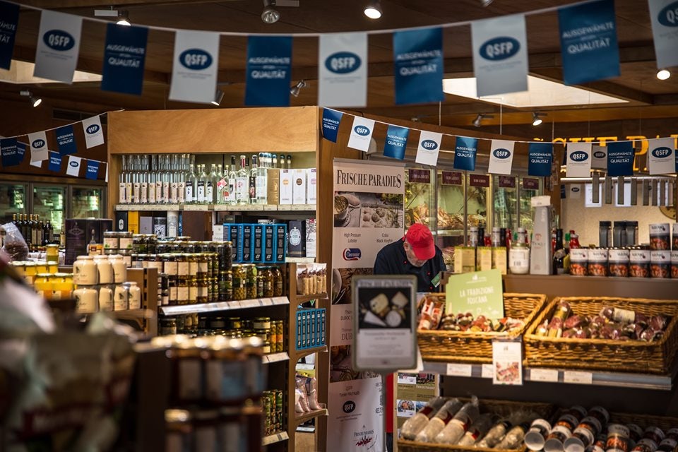 store interior and gourmet products displayed at FrischeParadies Hamburg