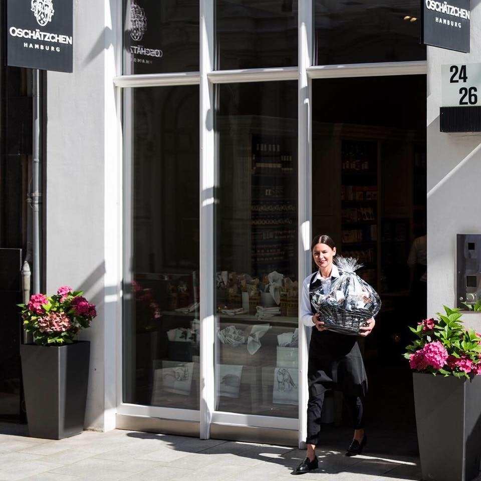 a woman walking outside Oschätzchen with a gift basket