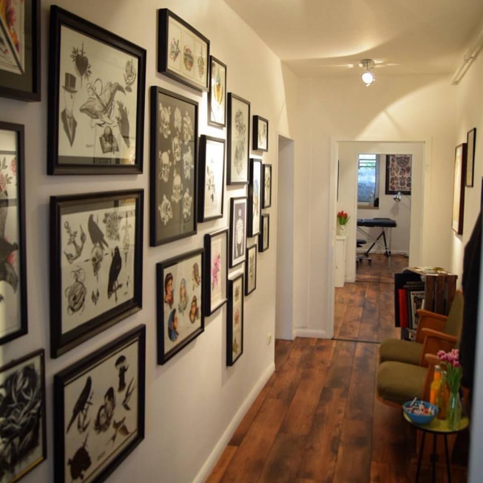 interior of Immer und Ewig tattoo studio