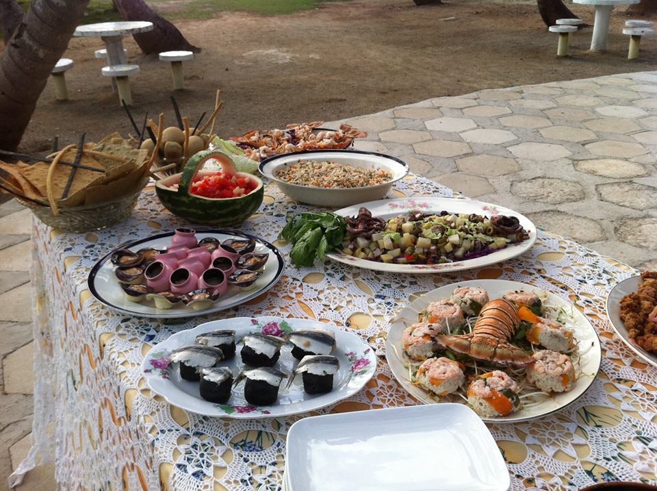 a table with food from SalchiPizza Havana