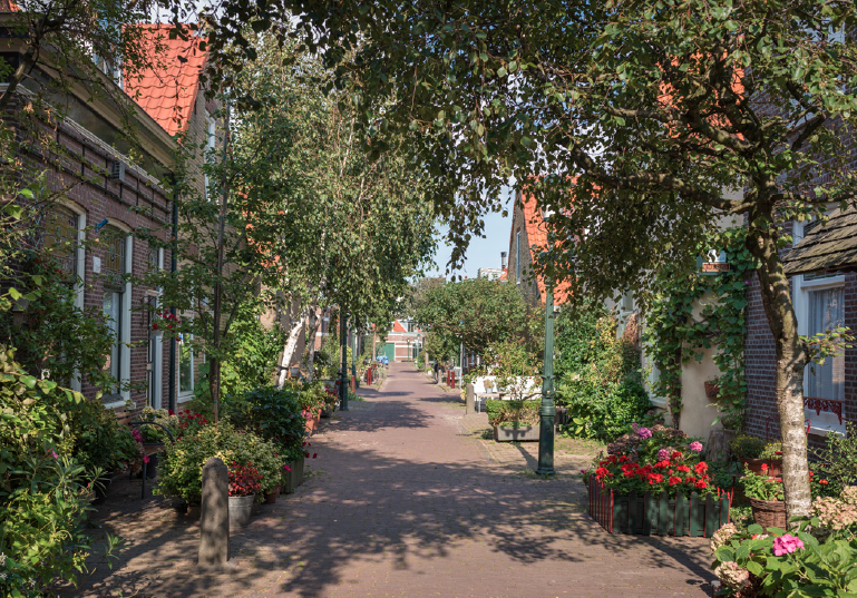 the quiet werfstraat in The Hague