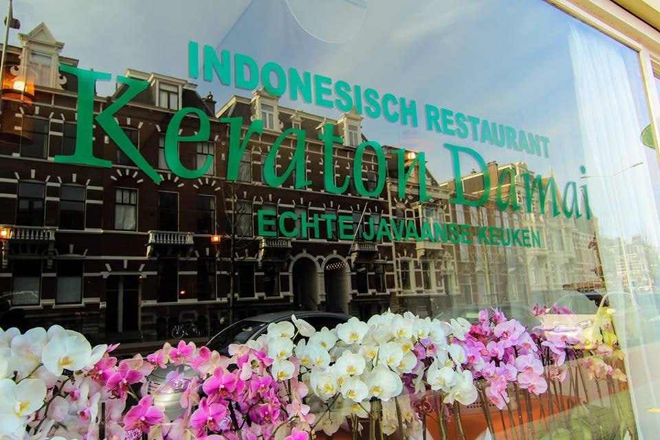 window facade of Keraton Damai restaurant 