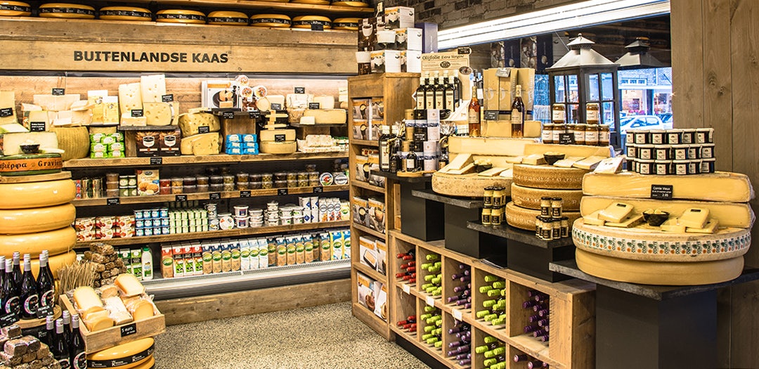 cheese products at Kroon Kaashandel in The Hague