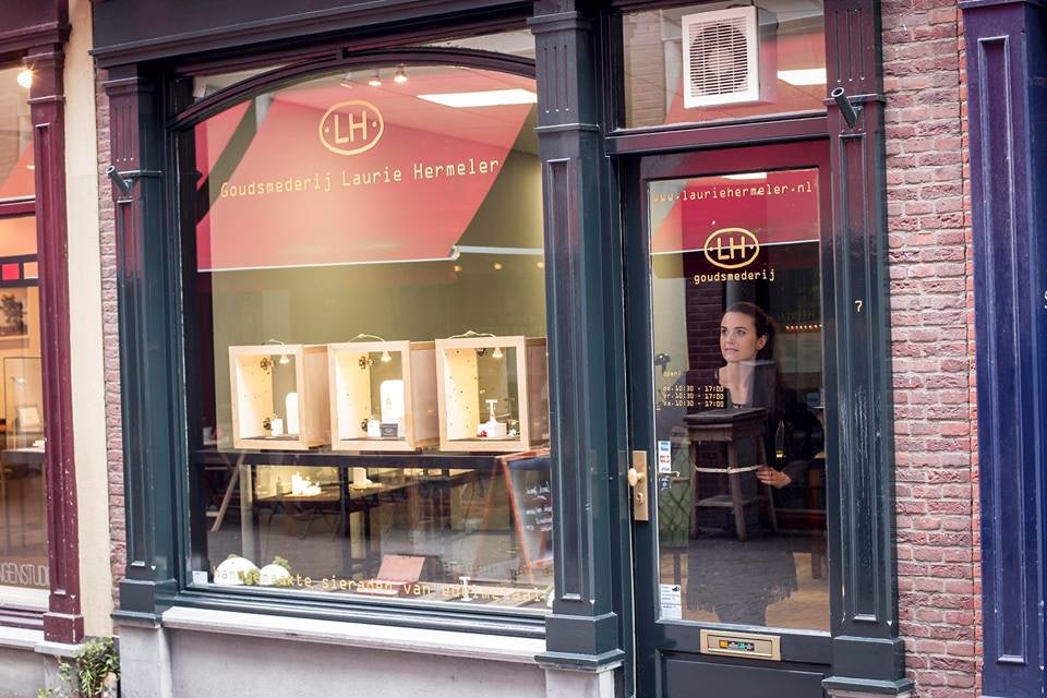 window of Laurie Hermeler jewellery in The Hague