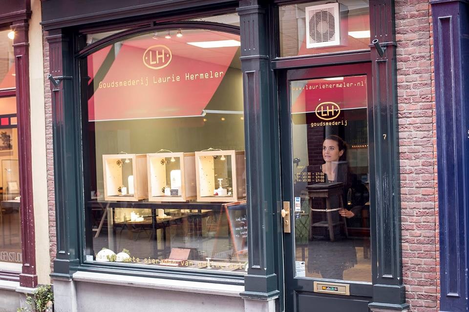 window of Laurie Hermeler jewellery in The Hague