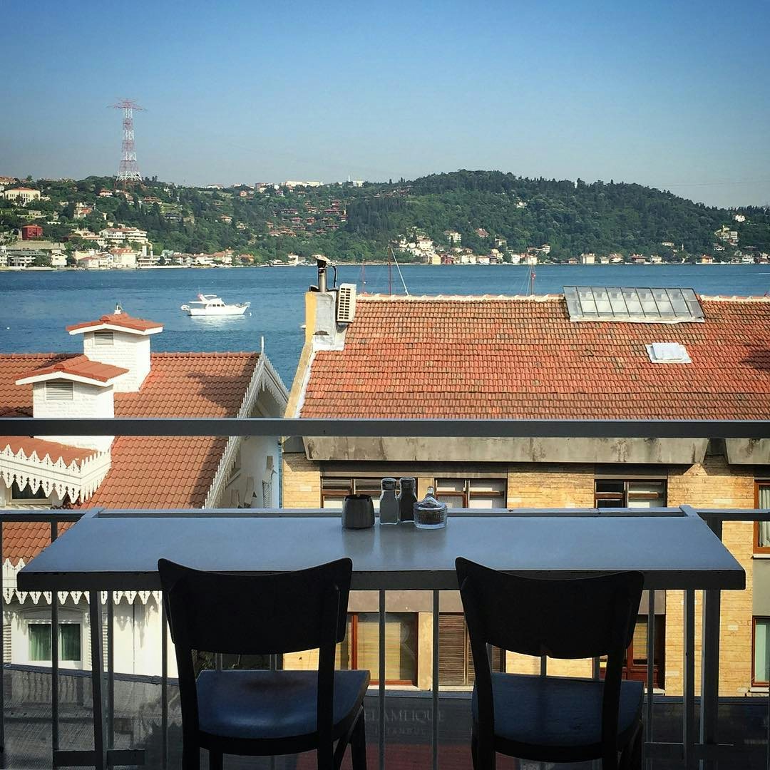 Istanbul - Mangerie table on the balcony with view of the Bosphorus