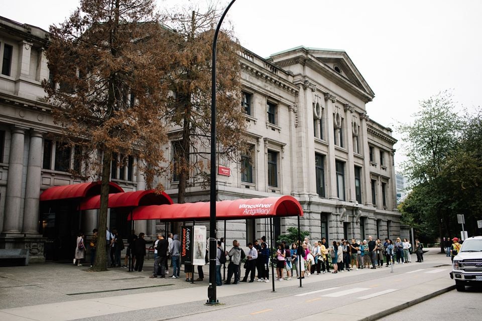 people queueing at the Vancouver Art Gallery