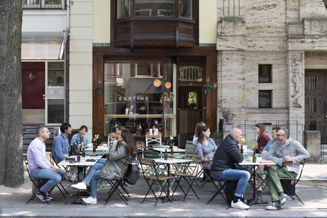people seated outside at Bartine Coffee and Deli The Hague