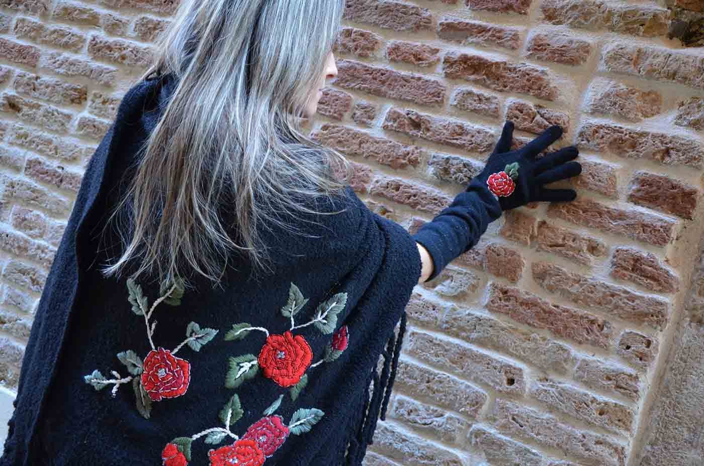 Venice - woman modelling Sartoria dei Dogi shawl