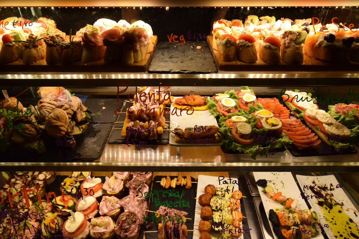 typical Venetian snacks displayed in a Bacaro