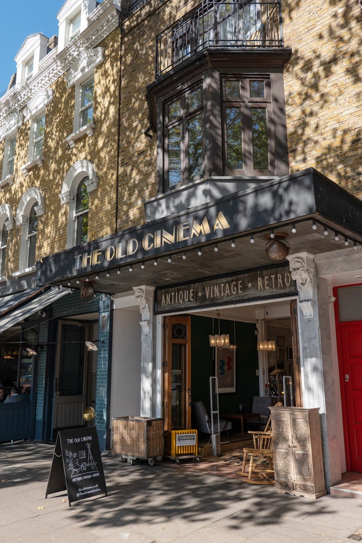 Places to find antiques in Nostalgic London | The 500 Hidden Secrets
