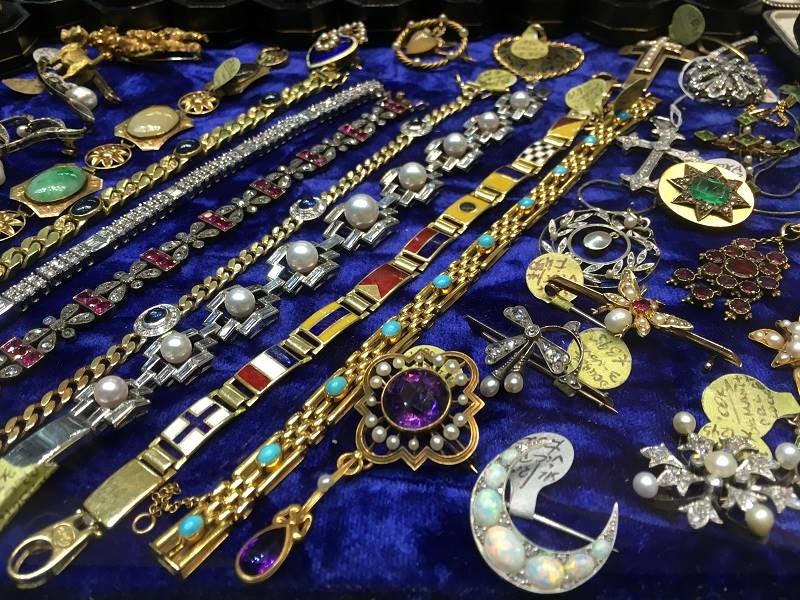 Antique jewellery from Grays Antique