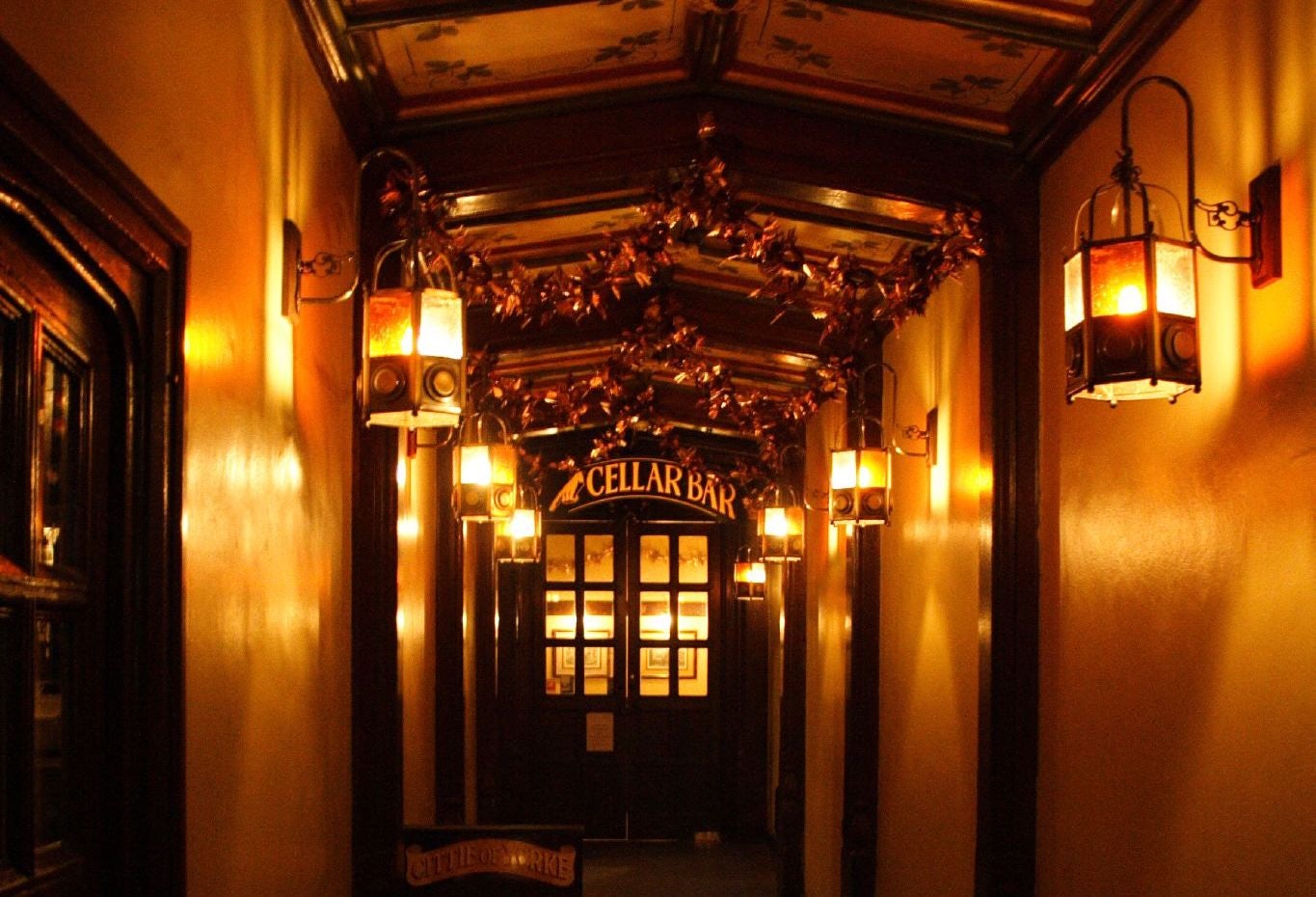 interior of Cittie of Yorke pub