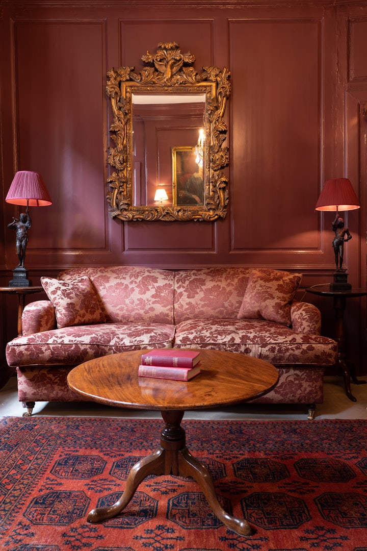 old-fashion interior and decor at Hazlitt's hotel London