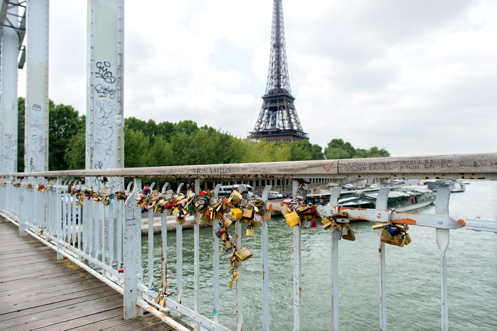 Passerelle Debilly in front of the Eifel tower