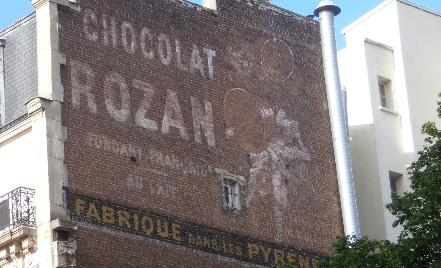 old Chocolat Rozan Publicity in rue Marx-Dormoy