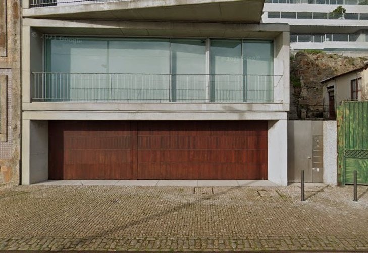 facade of the Cantareira Building in Porto 