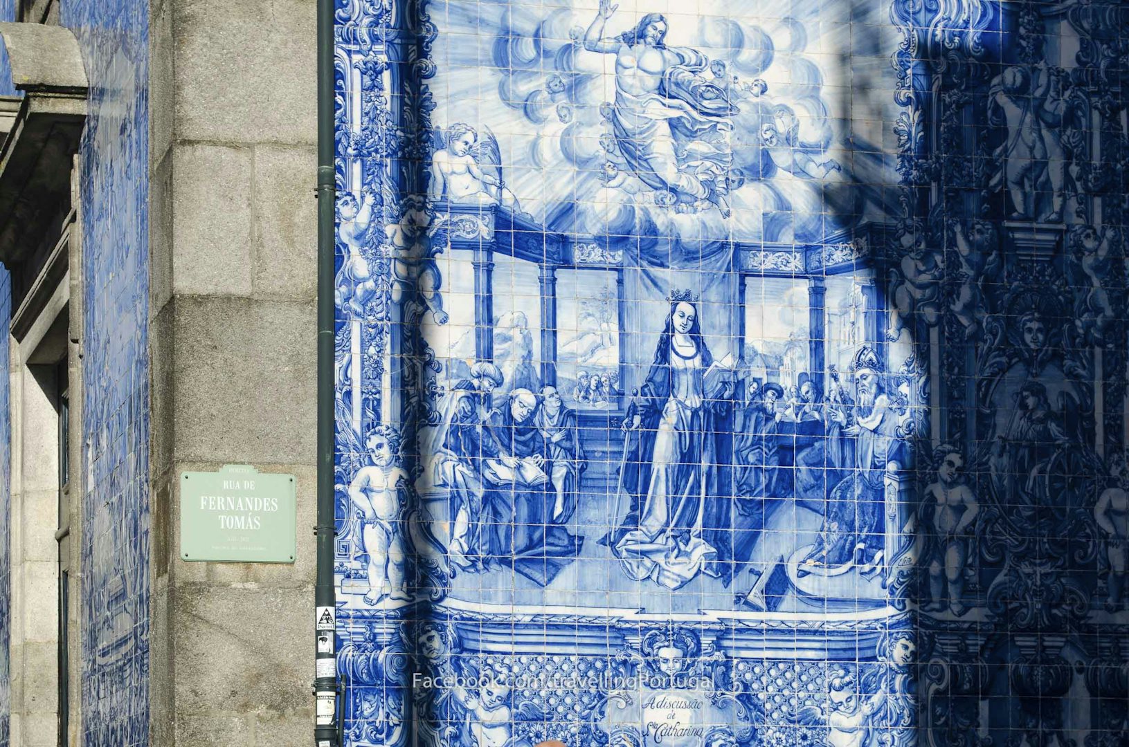 blue azulejos on the side of the Capela das Almas in Porto