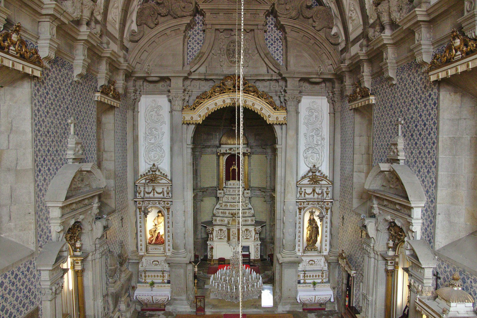 the interior of the Igreja da Misericórdia church in Porto 