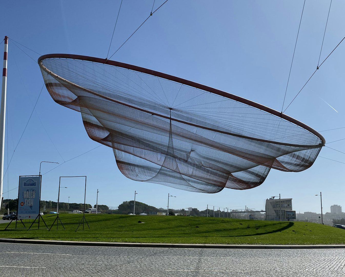 sculpture in Porto called She Changes in the shape of an anemone 