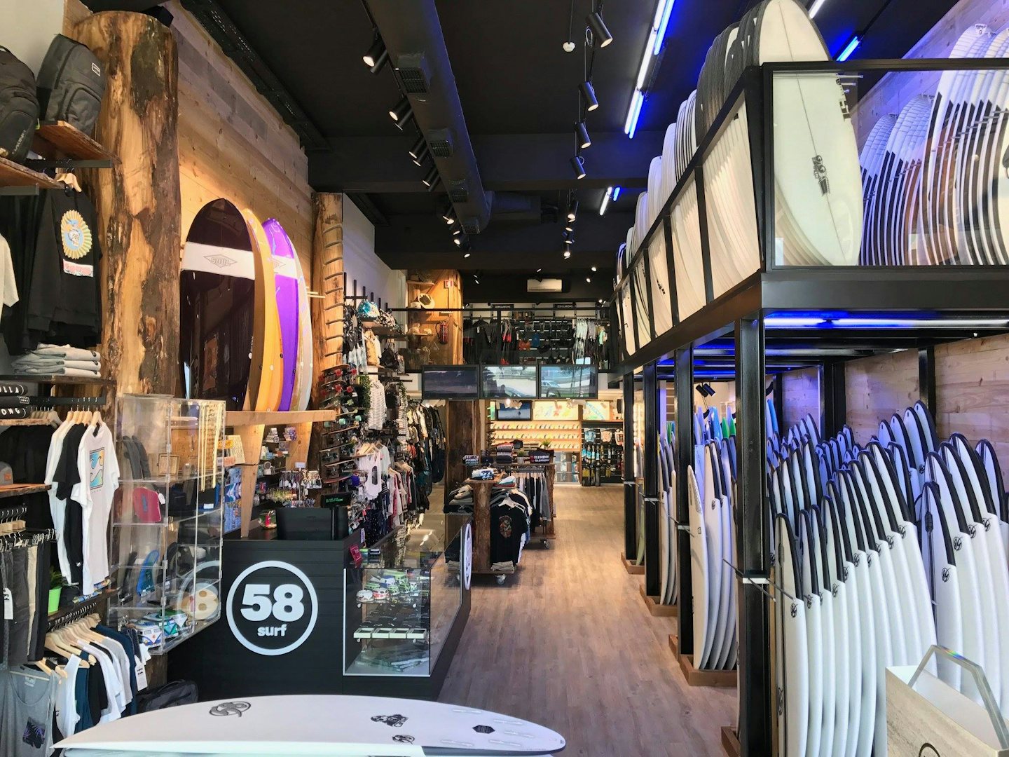 58 Surf shop interior at the Matosinhos branch