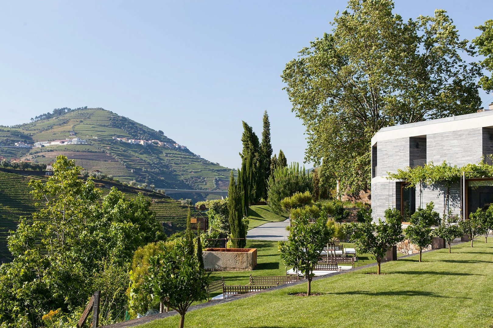 Stunning garden and moutain view at Quinta do Vallado