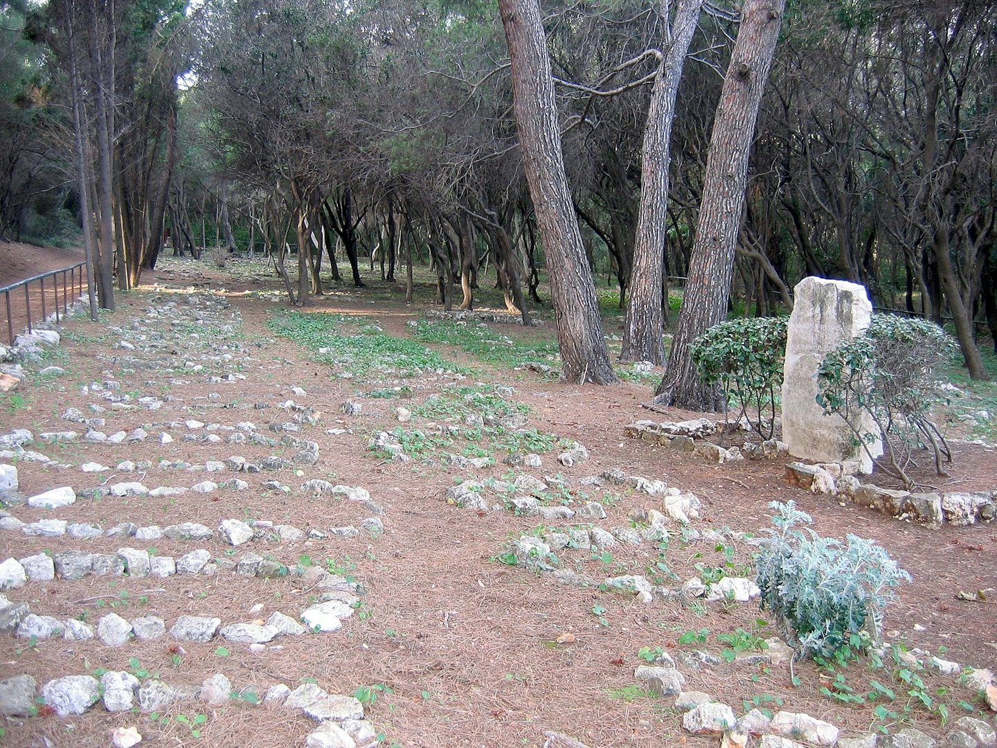 tombstones laid in circle at the Cemetière Musulman Île Saint-Marguerite